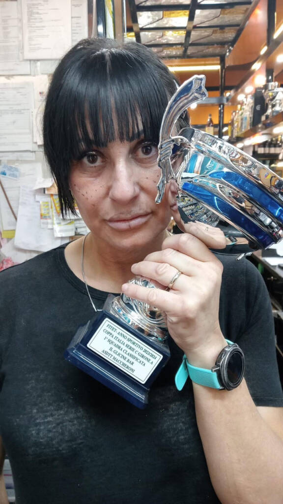 Con la coppa della vittoria della Coppa Italia di serie C